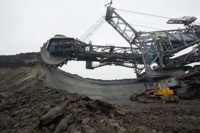 Angajat al Complexului Energetic Oltenia, mort la locul de muncă. O balustradă de excavator ar fi căzut peste el