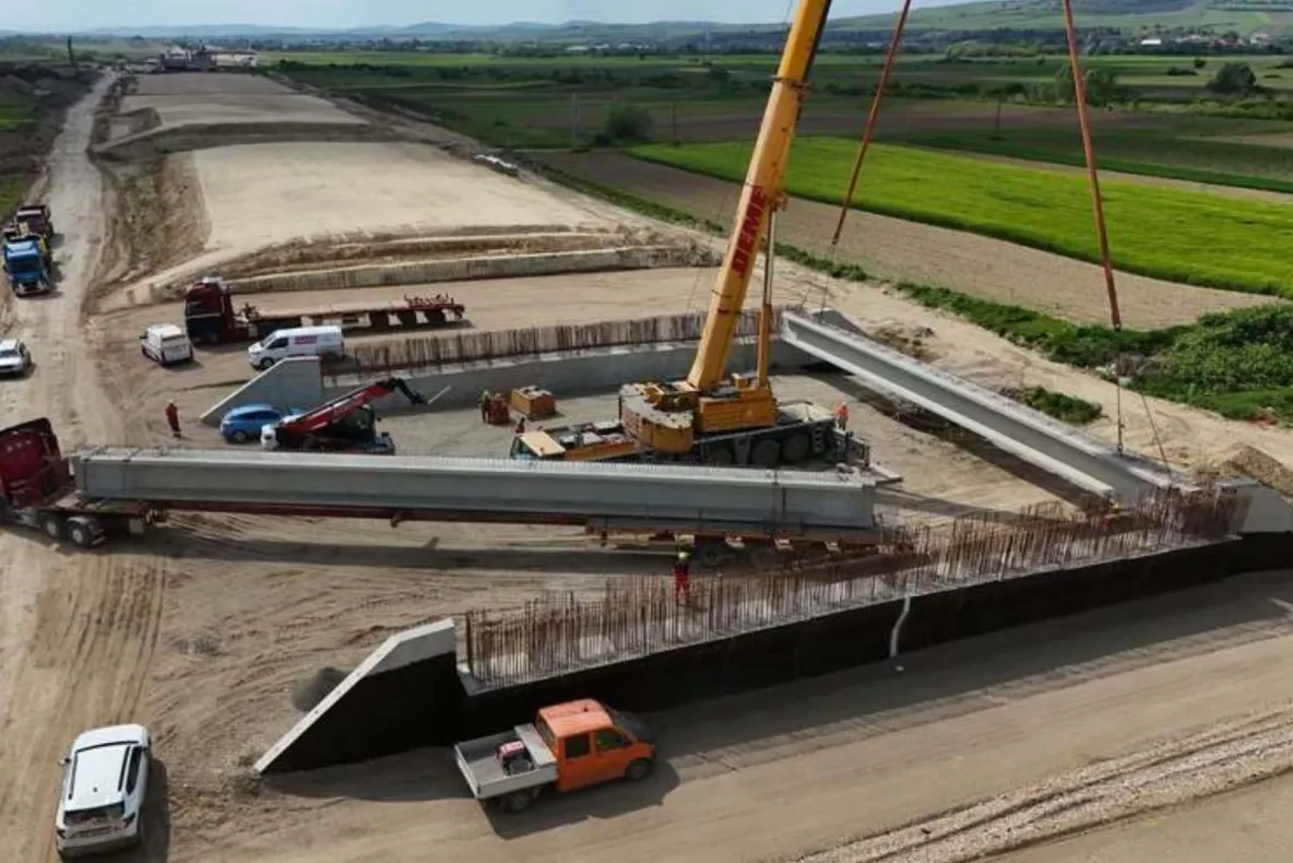 Autostrada Unirii A8 prinde contur. Când vor putea circula șoferii pe primii kilometri din acest drum 