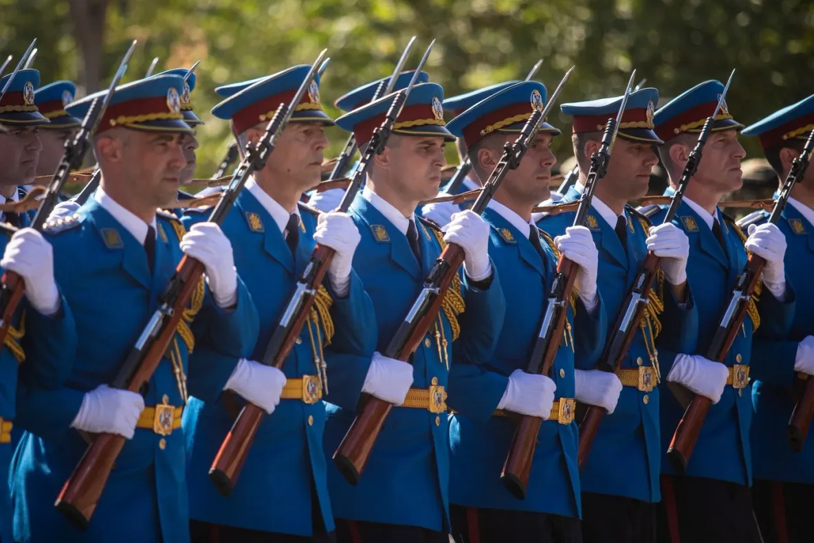 O țară vecină reintroduce armata obligatorie după 15 ani. Bărbații de până la 30 de ani vor fi chemați la recrutare