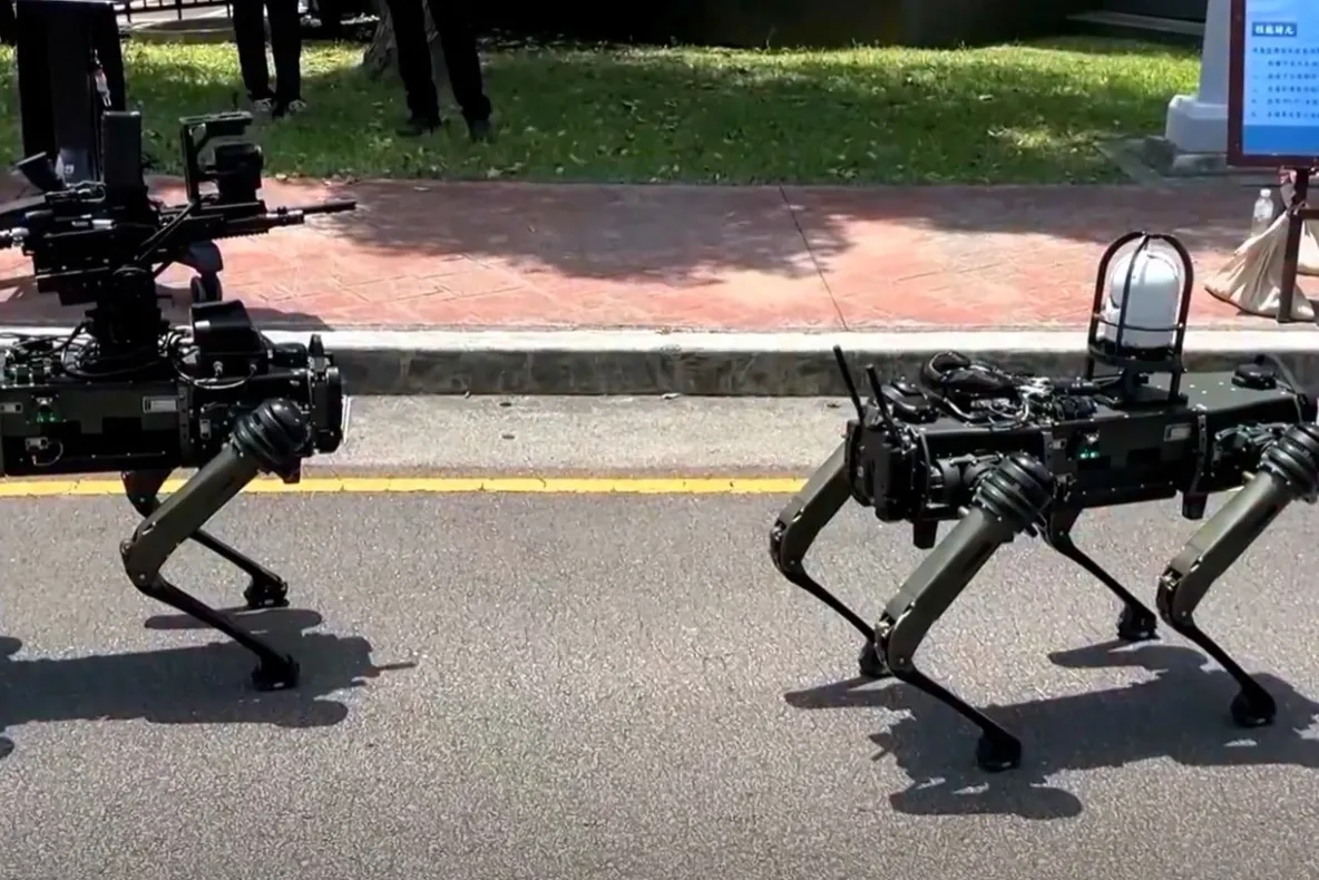 Taiwanul testează câini-robot înarmați pentru a descuraja China - VIDEO