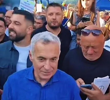 Călin Georgescu, baie de mulțime la Osica de Sus. Ce le transmite românilor