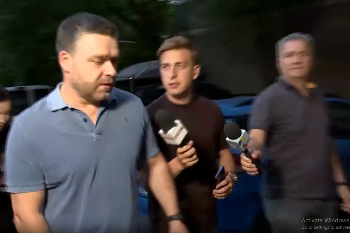 Ciprian Ciucu a trecut pe la secția de poliție pentru controlul judiciar. Edilul neagă acuzațiile din dosarele DNA