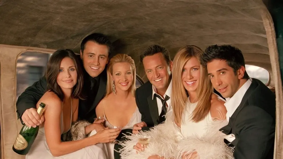 Doliu în lumea televiziunii. A murit James Burrows, regizorul care a contribuit la succesul serialului „Friends”