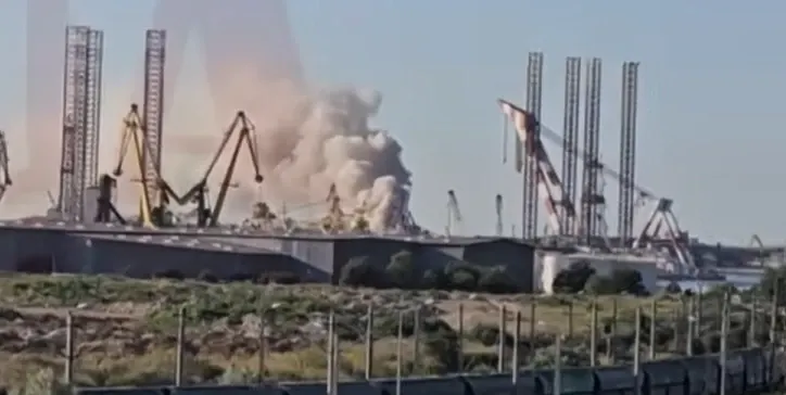 Incendiu puternic în Portul Constanța Sud Agigea. Locuitorii au primit mesaj RO-ALERT din cauza fumului - VIDEO