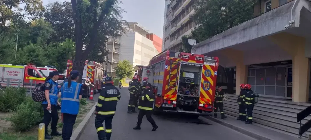 Incendiu la UPU Bacău, după ce au ars hârtie și țigări într-o toaletă. 140 de persoane au fost evacuate și autoevacuate