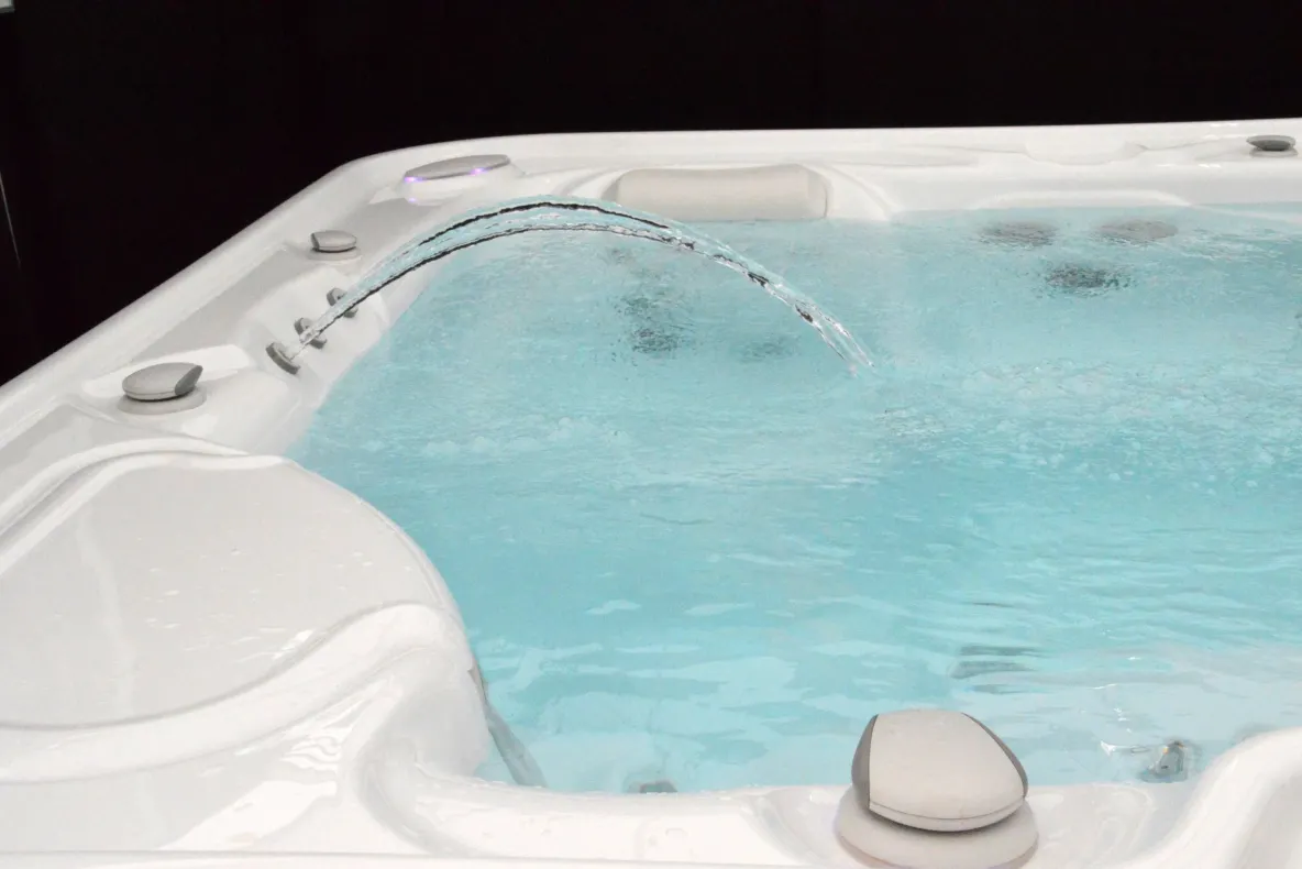Clipe de panică pentru o femeie aflată în jacuzzi: a rămas blocată de sistemul de aspirație