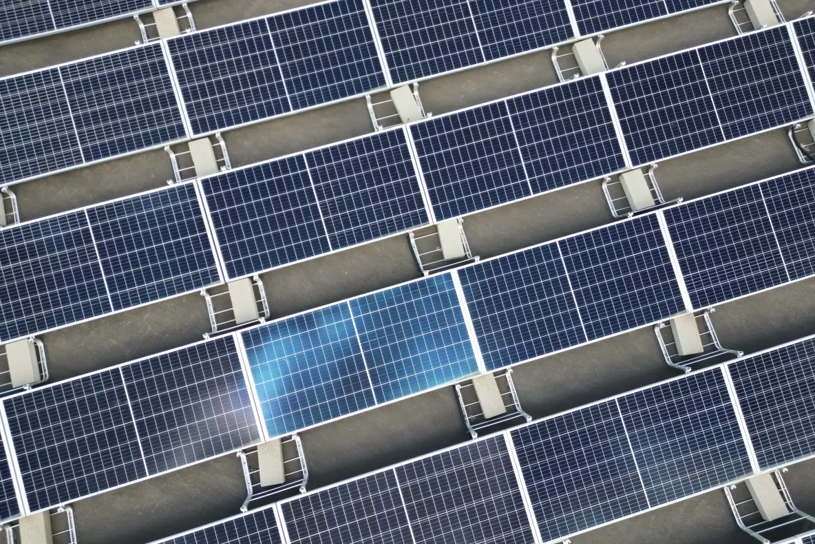 China ridică în deșert unul dintre cele mai mari proiecte solare din lume: Marele Zid Solar, ce se va întinde pe o suprafață de 400 de km