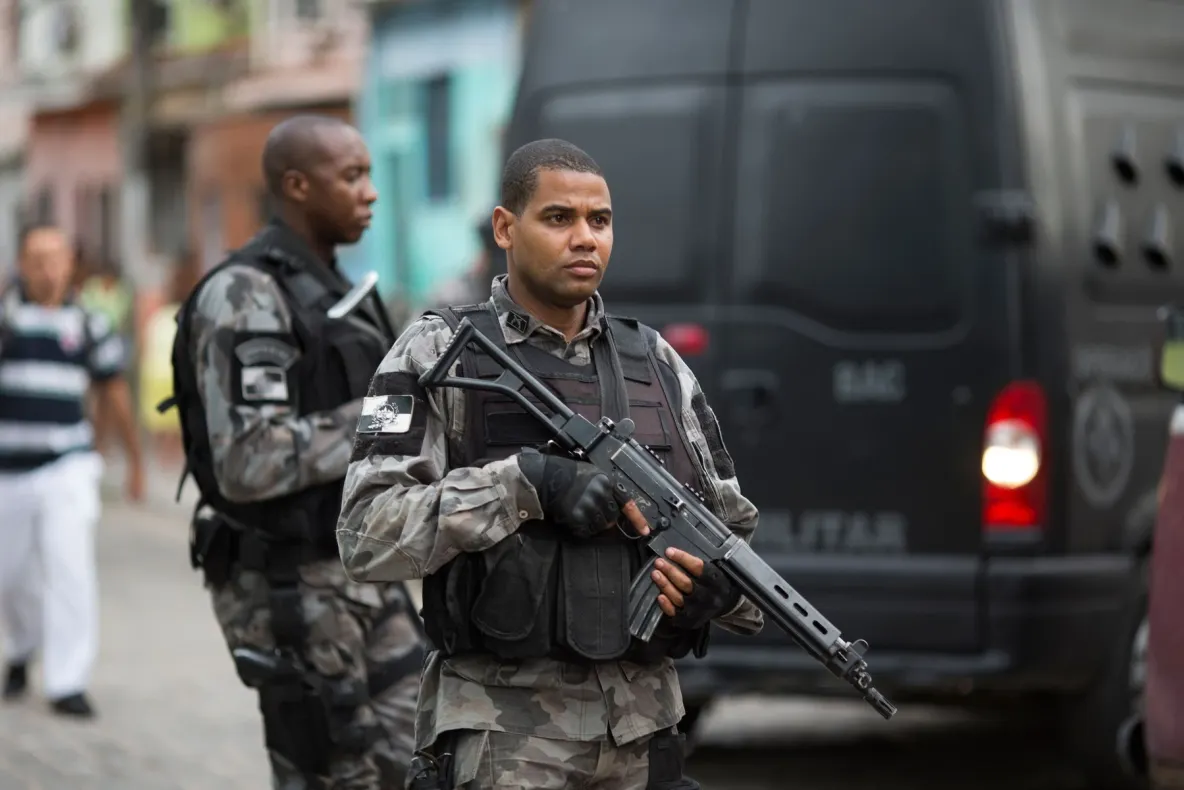 Panică la Rio de Janeiro. Turiști, blocați de un schimb de focuri între poliție și traficanți de droguri