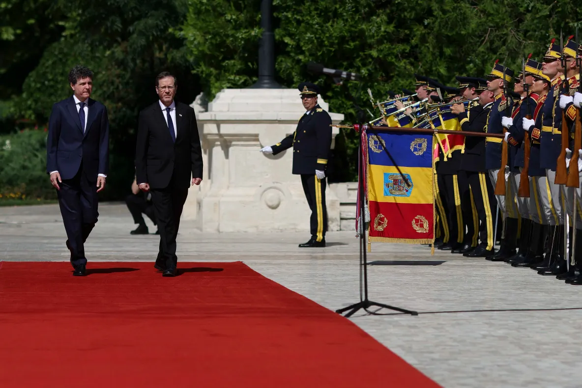 Președintele Israelului, Isaac Herzog, a sosit în România pentru comemorarea a 85 de ani de la Pogromul de la Iași GALERIE FOTO
