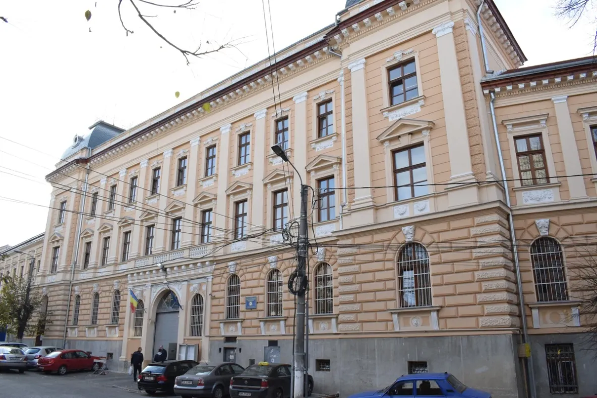 Bărbat cercetat după ce și-ar fi amenințat fosta soție cu moartea. Femeia este angajată a Parchetului din Satu Mare: „Îți tai capul!”
