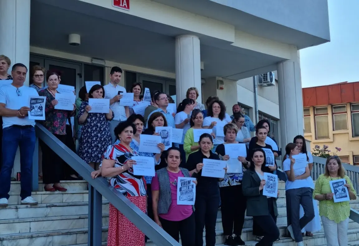 Au discutat ore întregi cu ministrul Muncii, dar fără niciun rezultat. Sindicaliștii din administrație anunță că protestele continuă