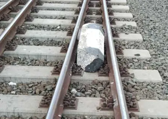 Act de vandalism în Stația CF Constanța! Un obstacol plasat pe șine a fost lovit de un tren venit dinspre Mangalia