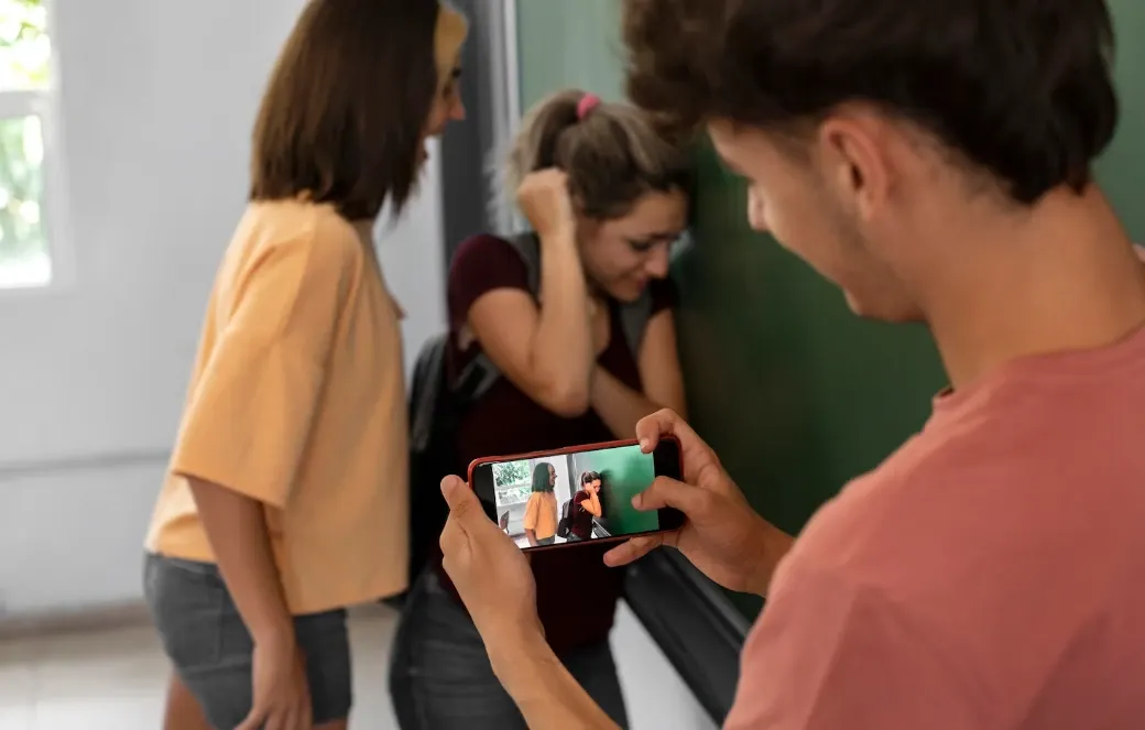 Copii morți din cauza provocărilor virale de pe TikTok. Tot mai multe țări interzic accesul minorilor pe rețelele sociale