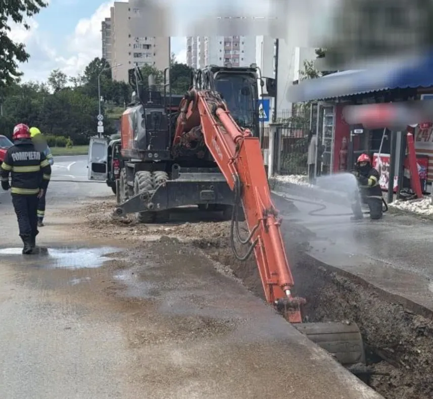 Alertă în Pitești după avarierea unei conducte de gaze: zeci de persoane, evacuate preventiv