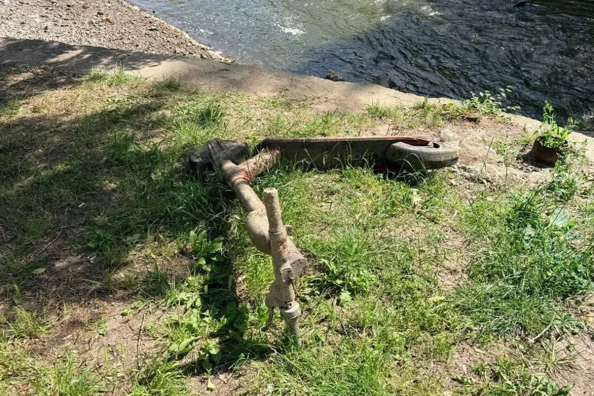 Marea curățenie din Herăstrău. Biciclete, scaune și trotinete, scoase la lumină de pe fundul lacului