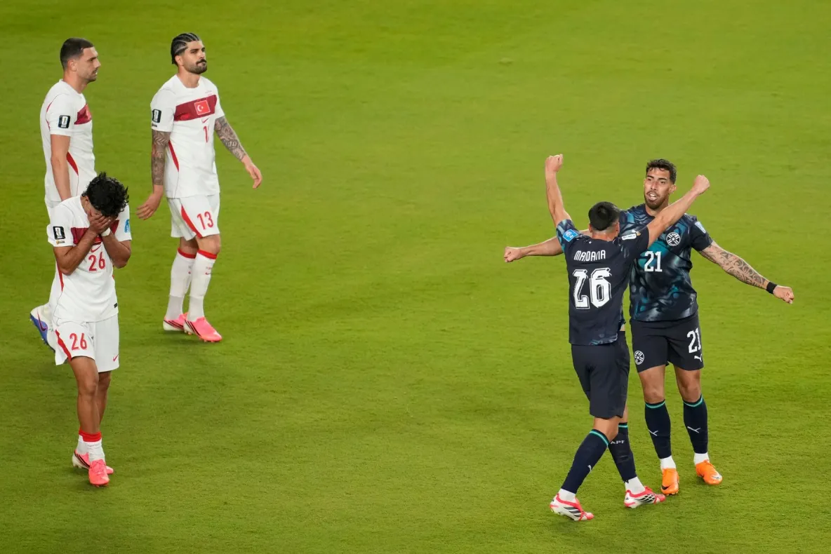 Turcia, aproape eliminată de la Mondial după 0-1 cu Paraguay. Scandal uriaș după primul cartonaș roșu din istorie pentru acoperirea gurii