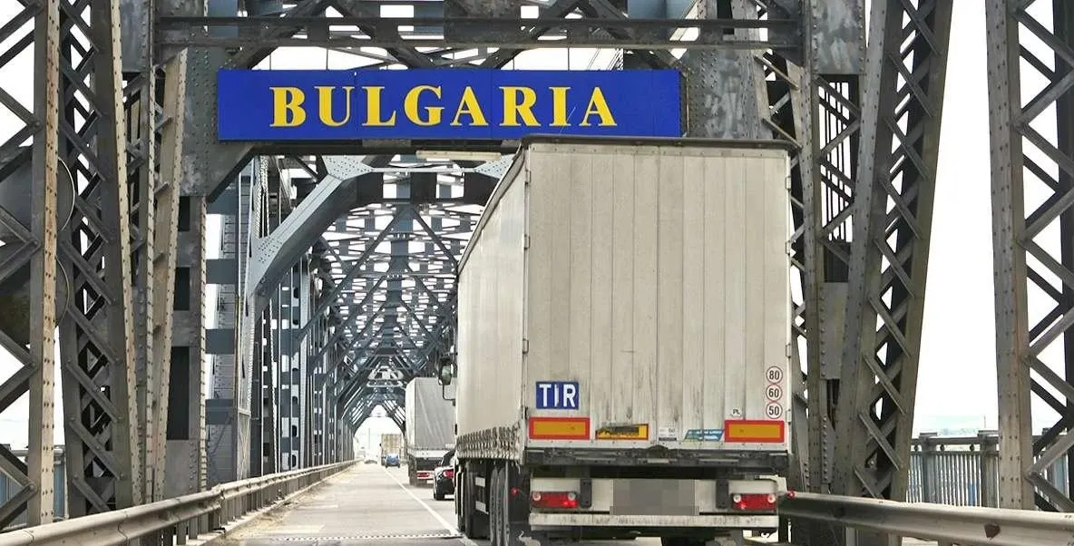 Adio cozi la Podul Giurgiu – Ruse! Din 15 iunie, taxa se plătește online