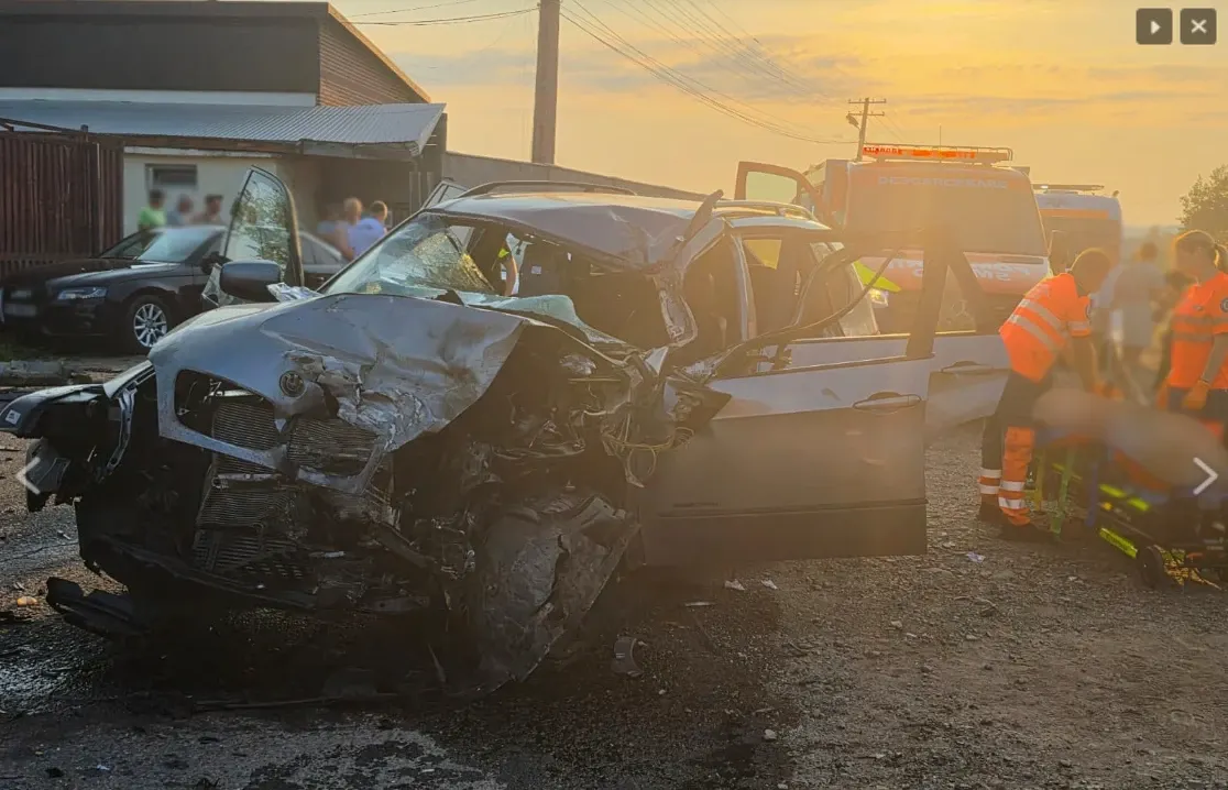 Tragedie pe șosea în Suceava. Un tânăr de 24 de ani a murit, iar alți doi bărbați au ajuns la spital