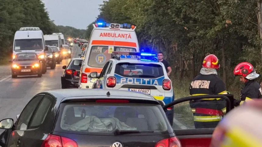 Accident cu 12 persoane în județul Timiș. Un microbuz și o autoutilitară s-au ciocnit