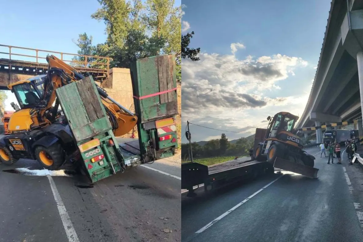Trafic blocat pe DN76, în Hunedoara. Un autotren cu buldoexcavator a lovit limitatorul de înălțime al unui pasaj