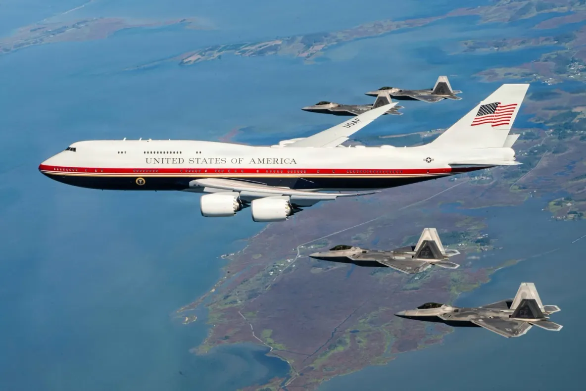 Donald Trump a survolat România la orele prânzului, iar Air Force One a ajuns la Ankara