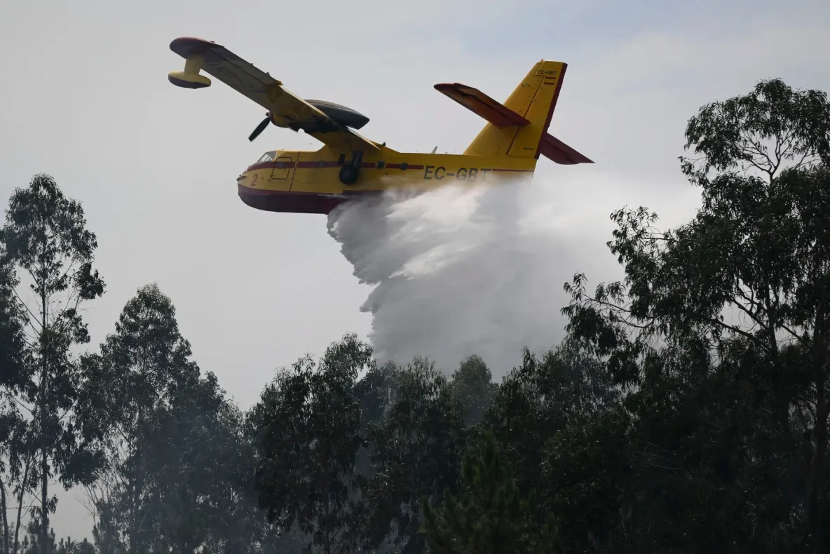 UE mobilizează avioane și pompieri pentru a sprijini Franța și Portugalia, lovite de incendii devastatoare