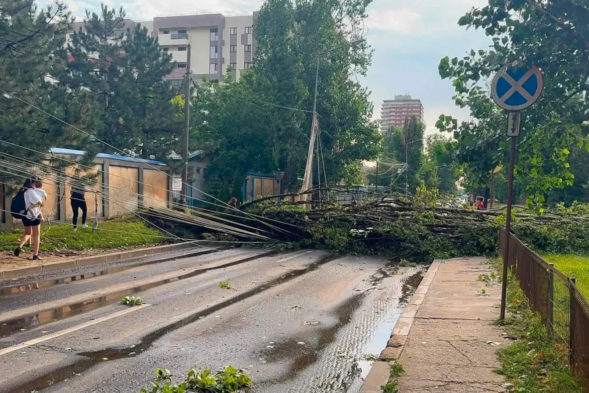 Mobiliare maximă. IGSU trimite noi forțe în sprijinul ISU București-Ilfov, după furtunile puternice 