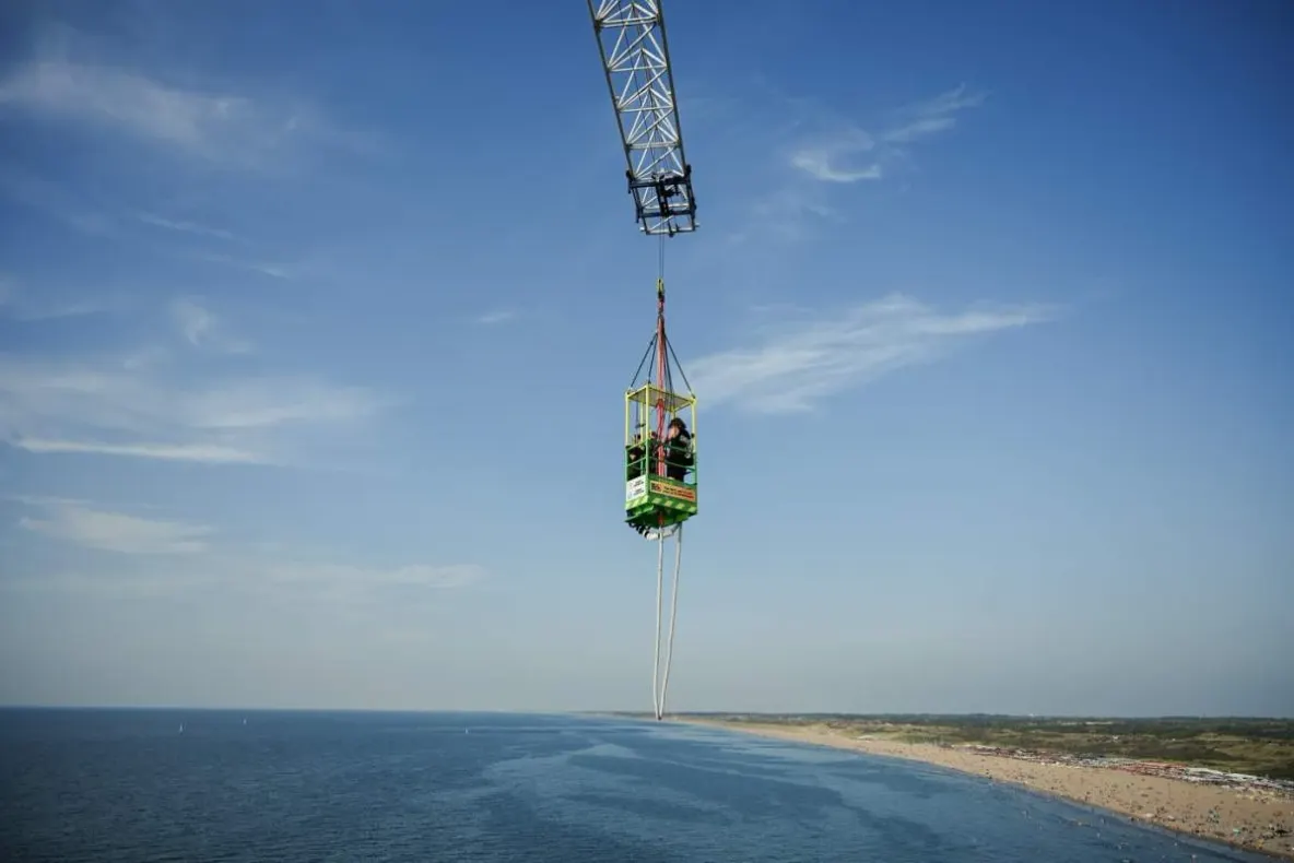 Tragedie la bungee jumping: doi adolescenți au murit după o cădere de aproape 50 de metri