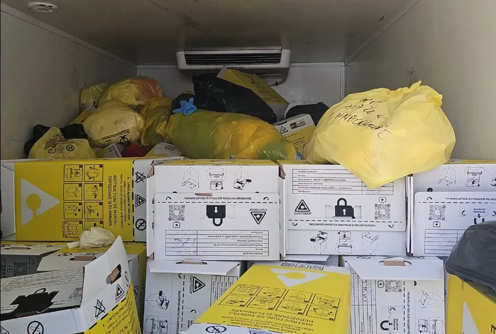 Garda de Mediu a amendat cu 30.000 de lei un transport necorespunzător de deșeuri medicale periculoase în București