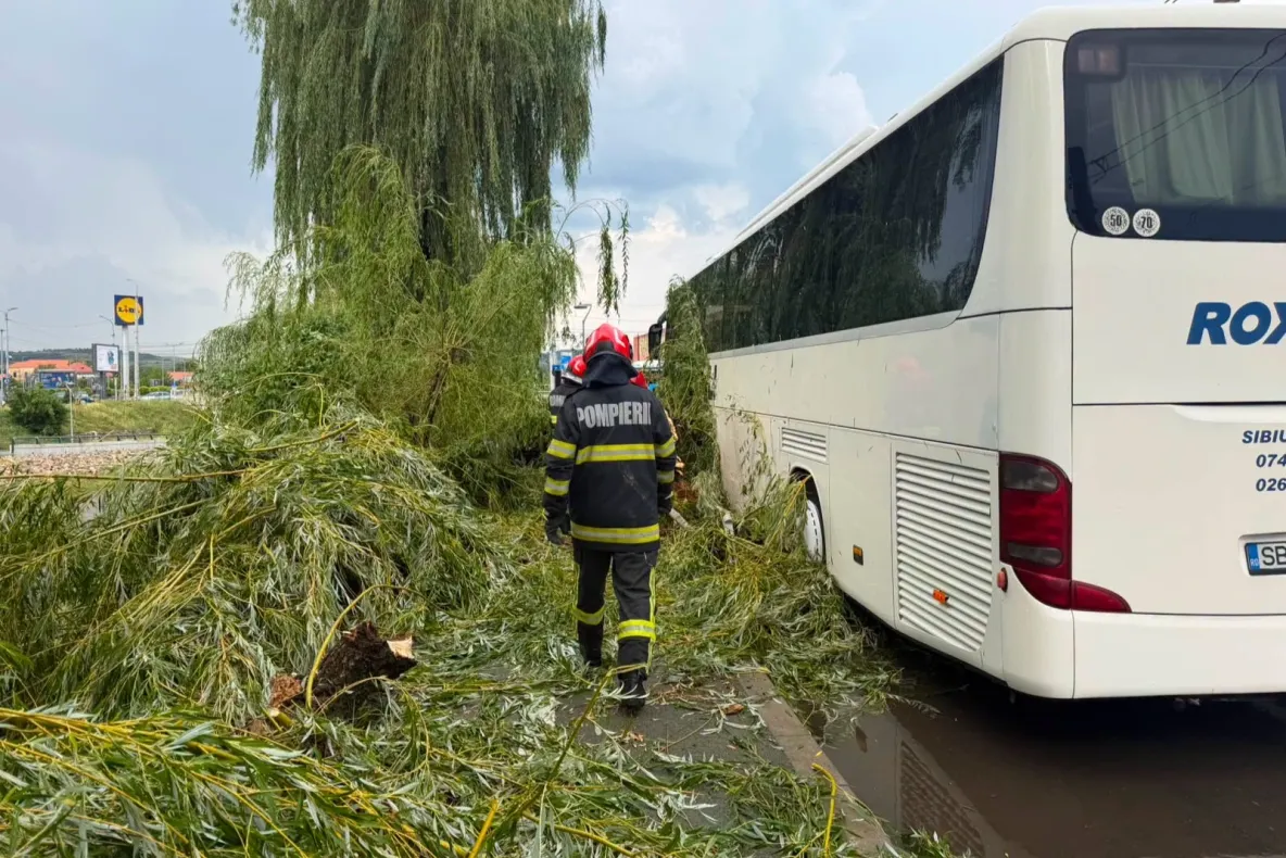 Vremea rea a făcut prăpăd în 61 de localități din 20 de județe. Bilanțul DSU