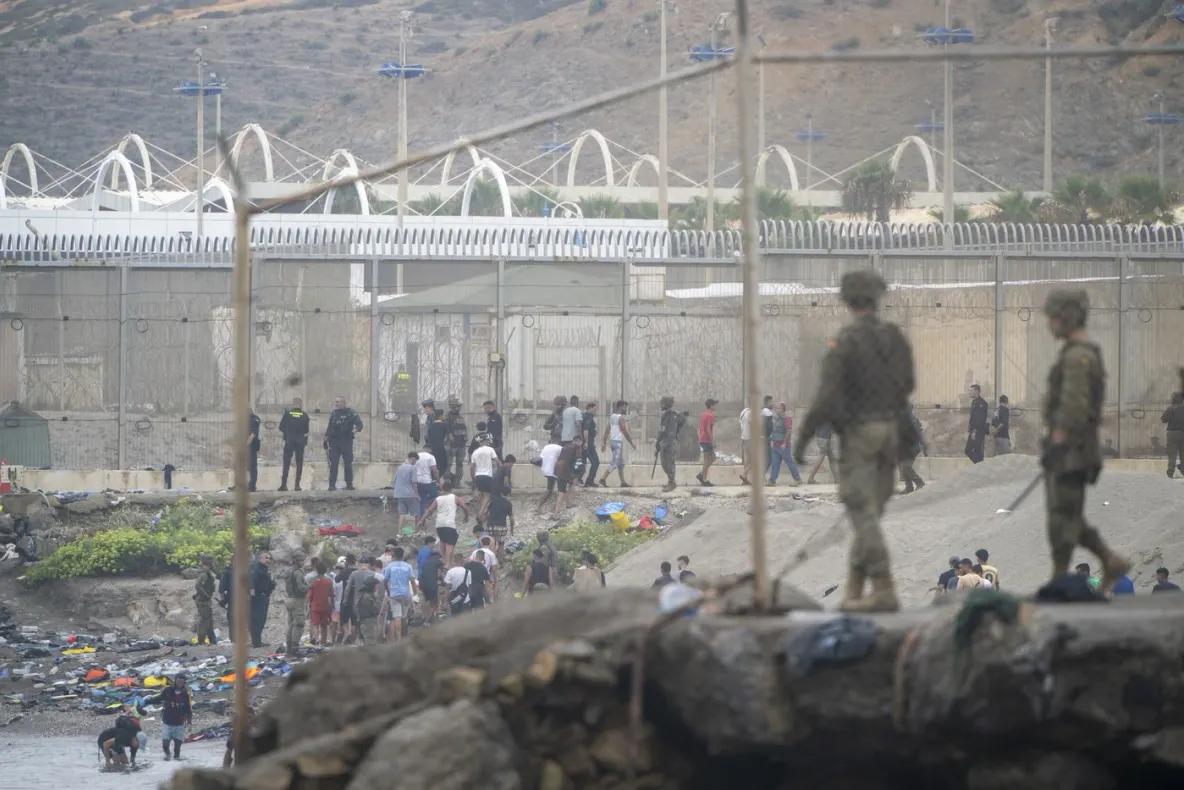 Excluderea Spaniei din Schengen, după invazia migranţilor în Ceuta, nu este posibilă - ANALIZĂ