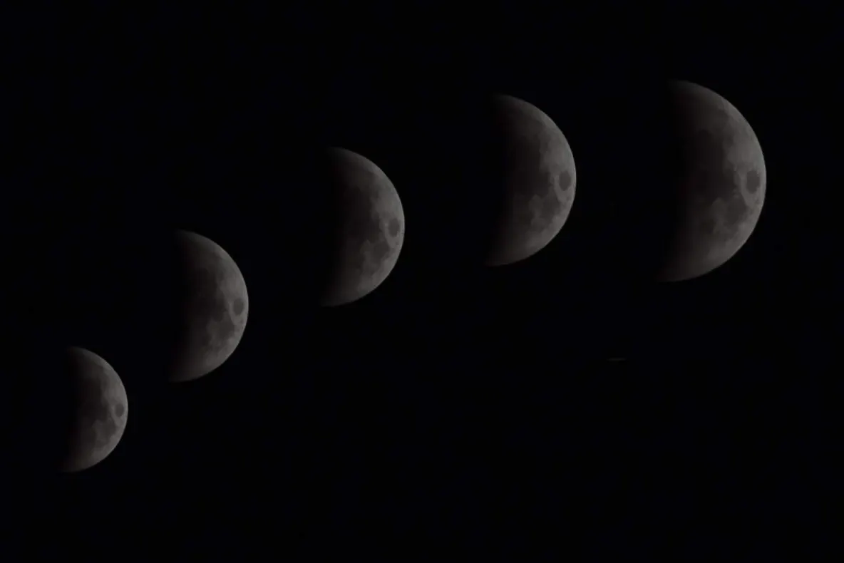Calendarul fazelor Lunii în iulie 2026. Când are loc Luna Plină și ce semnificație au principalele faze lunare