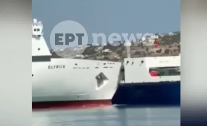 Momentul în care un feribot și o navă de marfă s-au ciocnit în largul insulei Creta. Ambele ambarcațiuni au ieșit „șifonate” - VIDEO