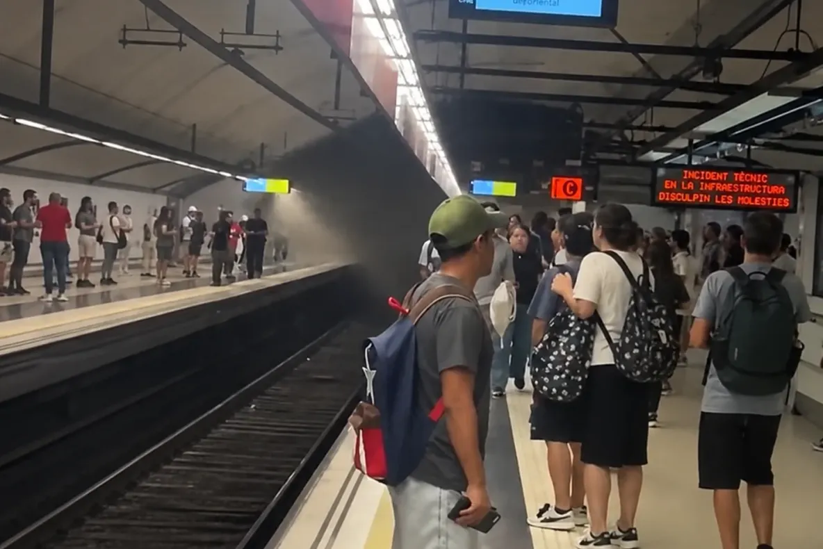 Incendiu la metroul din Barcelona: zeci de răniți după ce un tren a rămas blocat într-un tunel plin de fum VIDEO