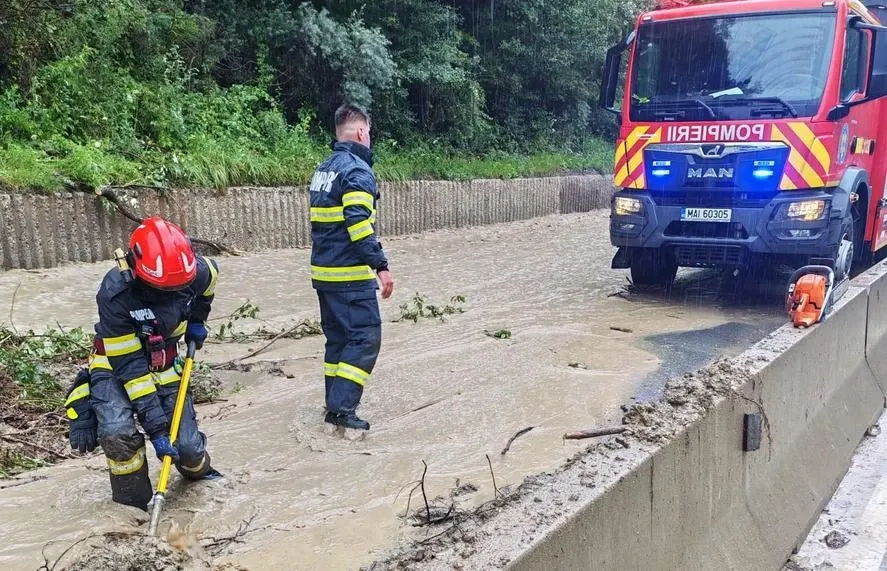  DN1, blocat din nou în Prahova după ploile torențiale. Trafic paralizat la Comarnic și Nistorești, la doar o zi după viitura din Bușteni