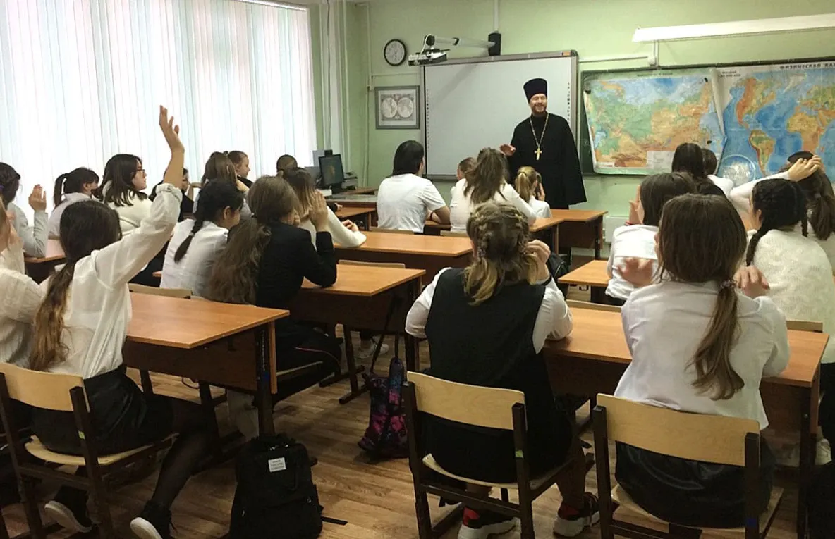 În școlile din Rusia au început să se țină „Cursuri de castitate”, predate de preoți ortodocși