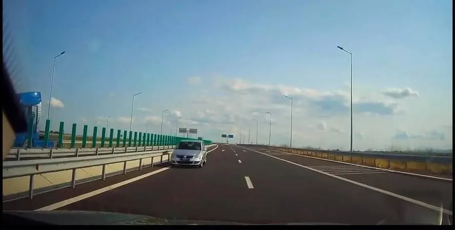 Șofer de 77 de ani, surprins pe contrasens pe A7. A rămas fără permis 120 de zile - VIDEO