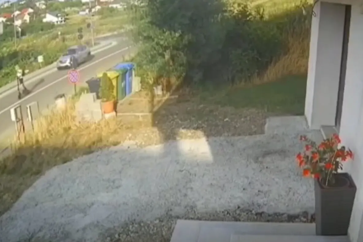 Șoferul din Suceava care a lovit intenționat un adolescent pe trotuar a fost arestat