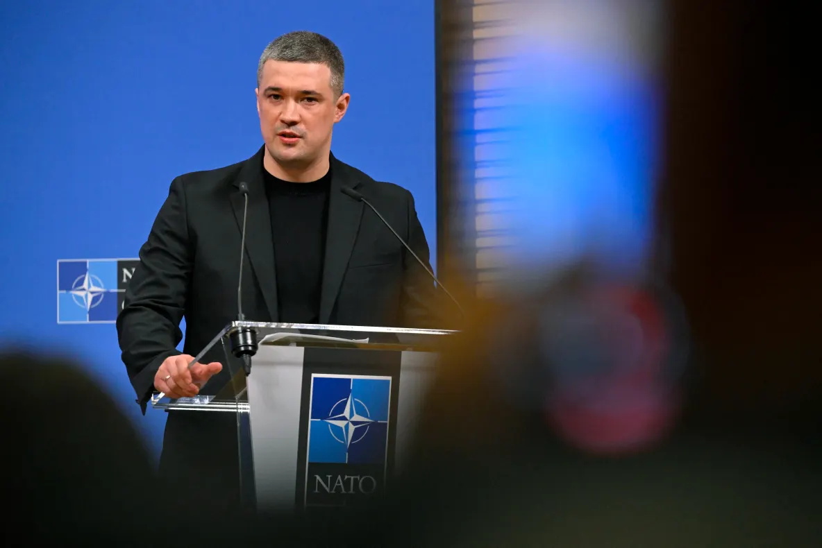 Schimbare la vârful armatei ucrainene. Zelenski îl demite pe ministrul Apărării în pline provocări pe front - PRESĂ