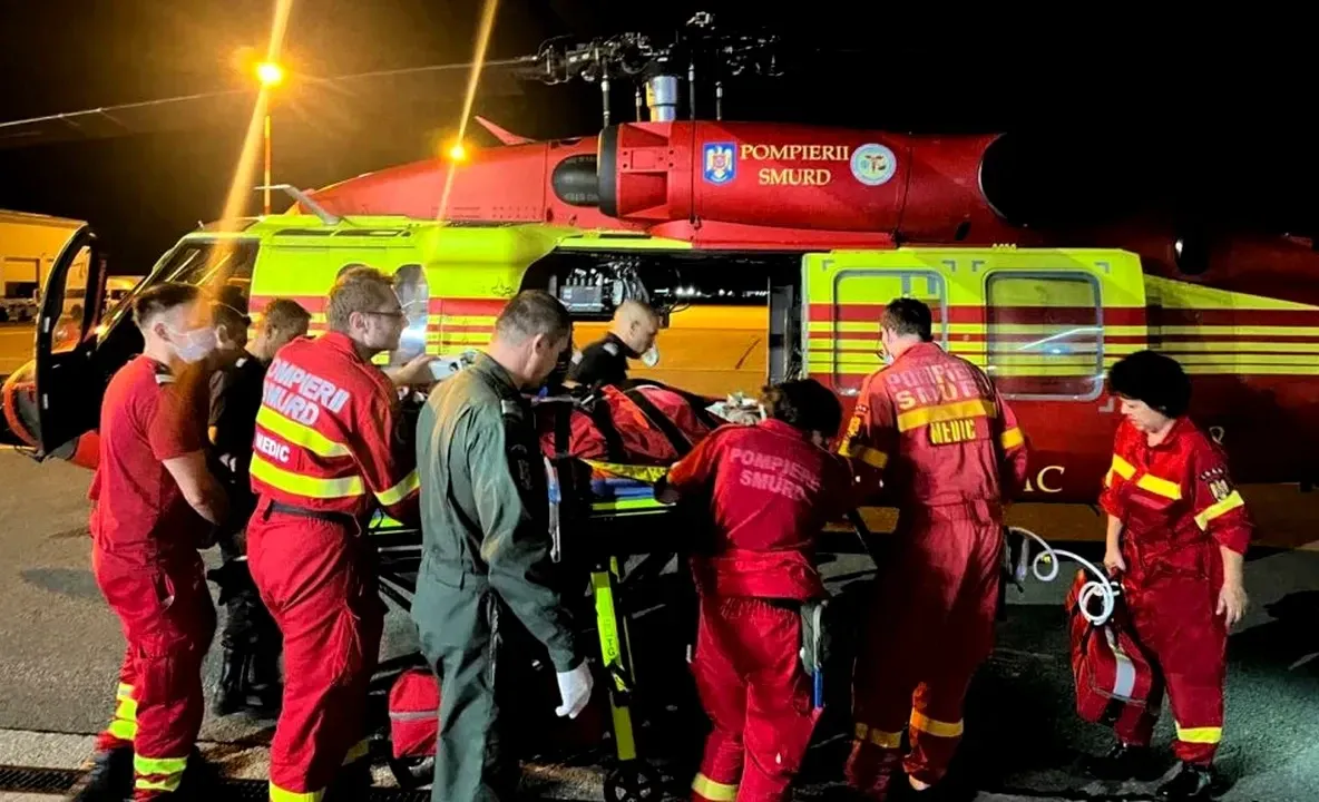 Premieră medicală în România: pacientă de 18 ani, transportată cu elicopterul Black Hawk de la Craiova la București în timp ce era conectată la ECMO