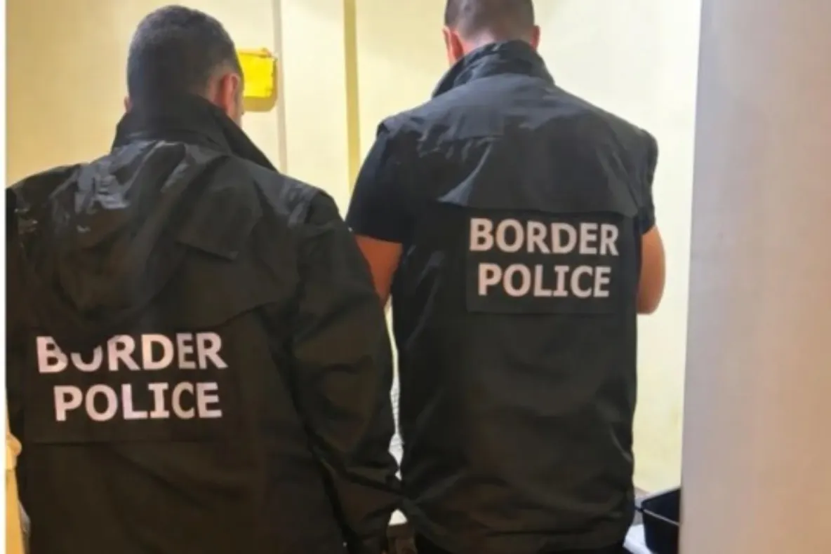 Rețea de trafic de migranți, destructurată cu sprijinul Europol. România, pe ruta folosită de gruparea coordonată de cetățeni sirieni și egipteni