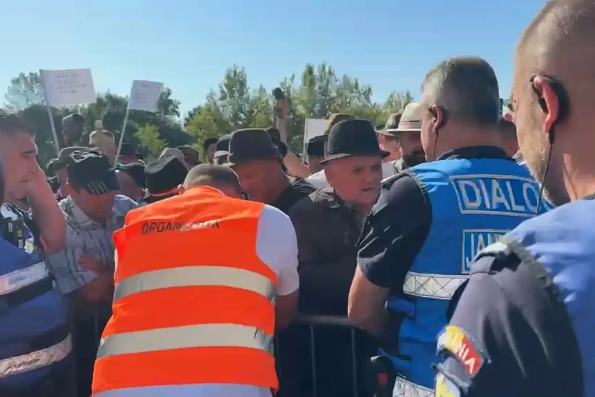 Mii de fermieri își strigă disperarea la Televiziunea Poporului. Agricultorii acuză guvernul Bolojan că i-a adus în sapă de lemn – LIVE TEXT