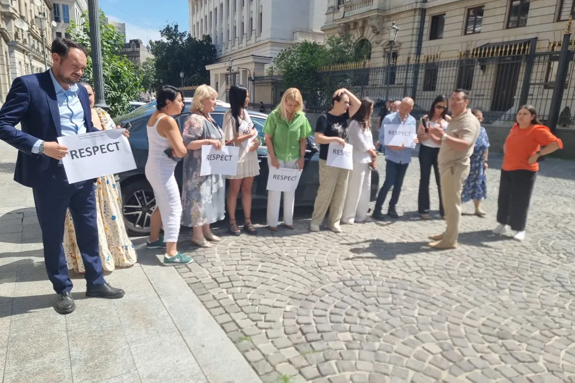 Protest spontan la Autoritatea Electorală Permanentă: angajații cer respect și reacție imediată după acuzațiile publice