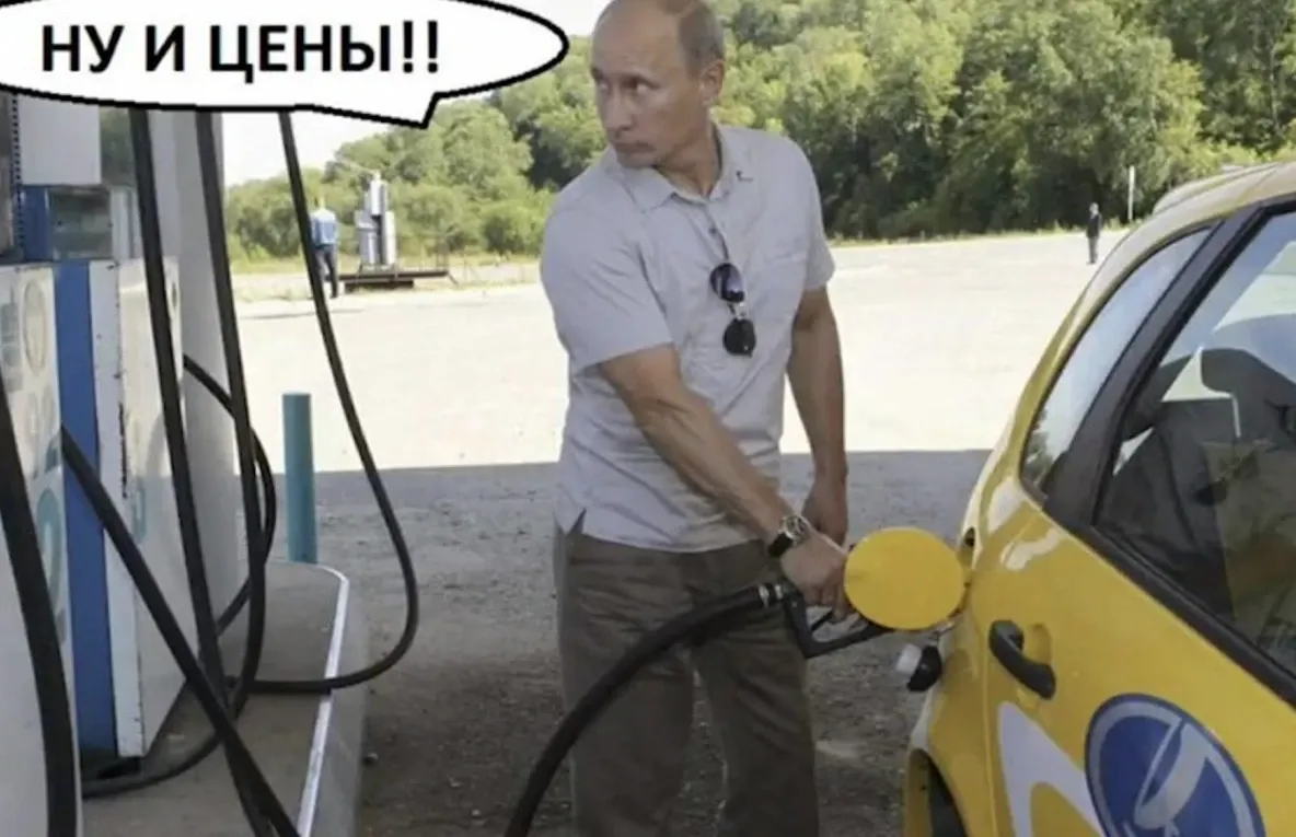 Rușii fac haz de necaz în criza carburanților. Glumele care au invadat internetul pe fondul cozilor la benzinării