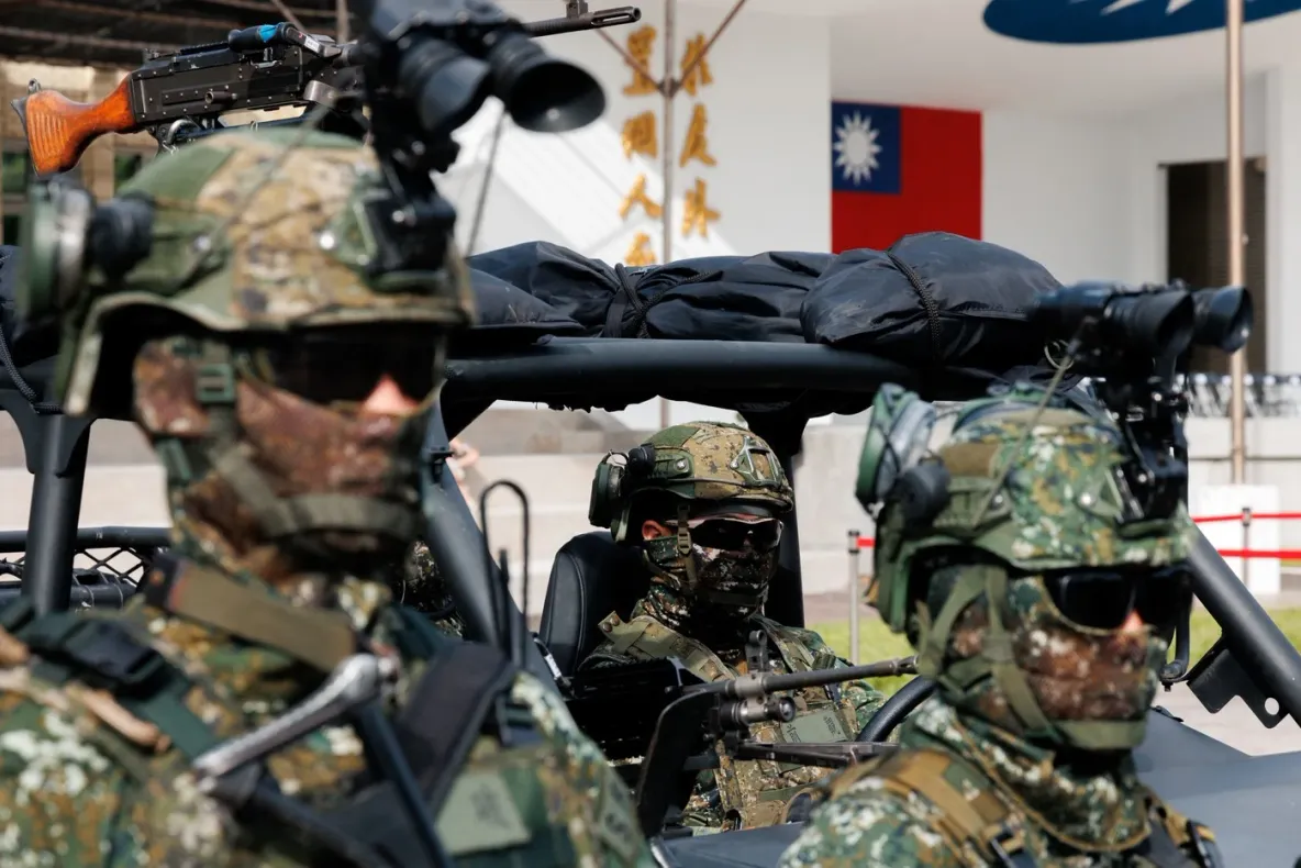 Taiwan se pregătește pentru cel mai sumbru scenariu. Va muta producția de armament și transformă fabrici civile în unități militare