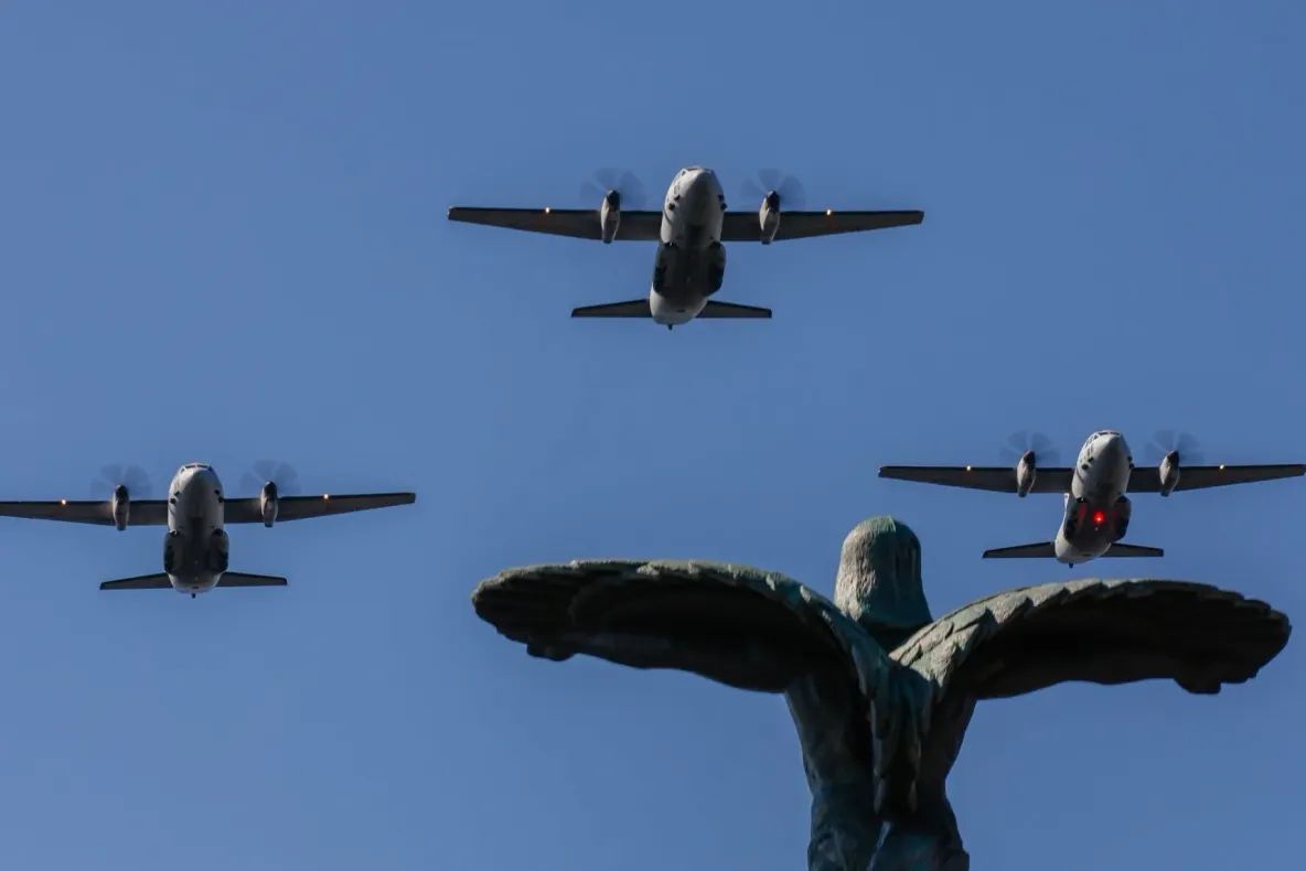 Spectacol aviatic de excepție în București, la ora 10:00, cu ocazia Zilei Aviației