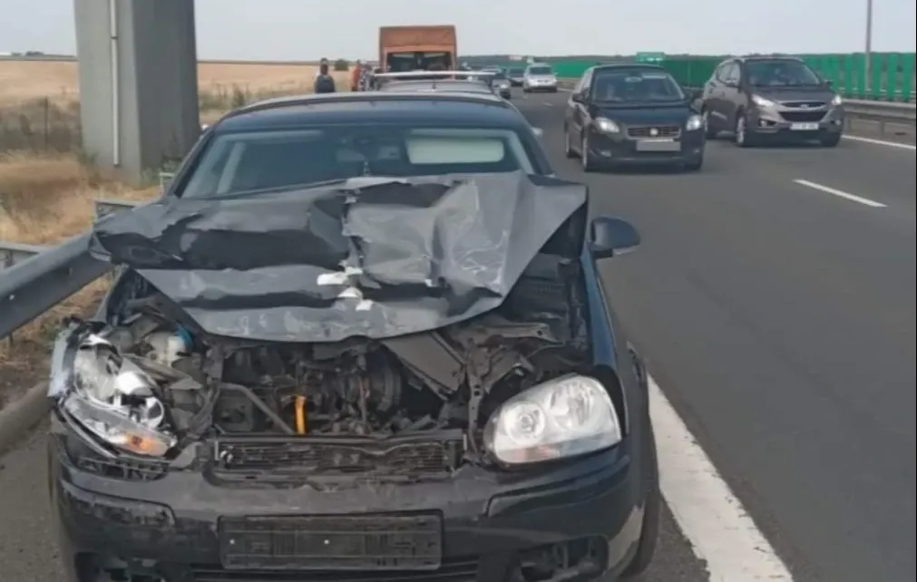 Accident pe Autostrada Soarelui, spre Constanța: trei mașini implicate, două persoane rănite