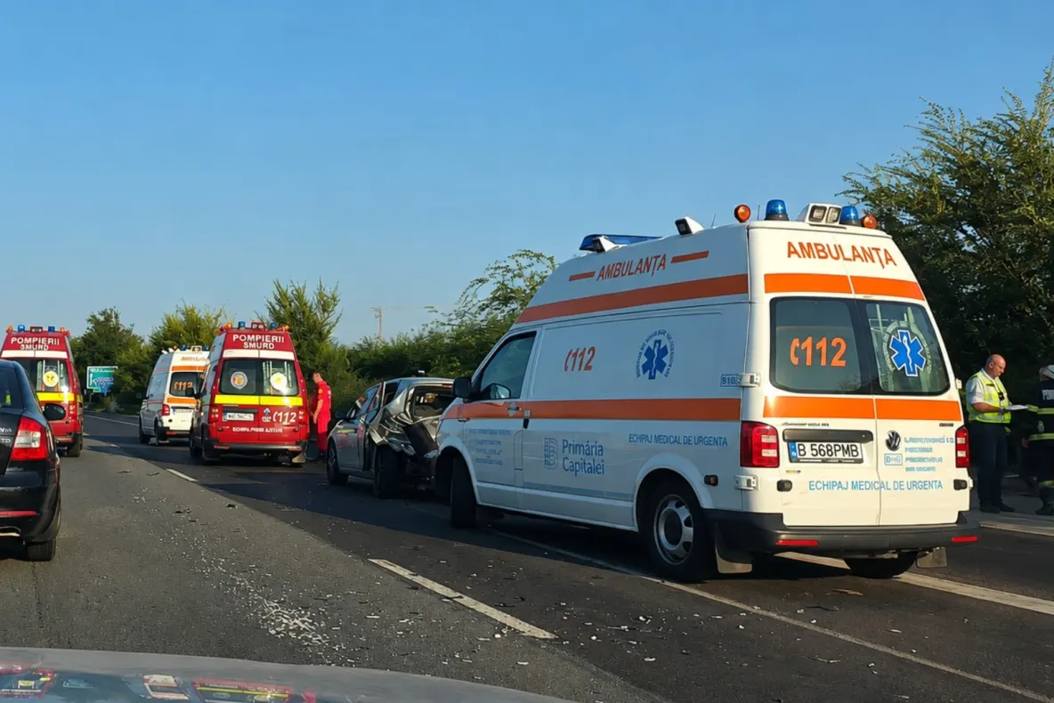 Accident pe Autostrada A1, în zona Ciorogârla. Două persoane au fost rănite, după ce două mașini s-au ciocnit violent – FOTO