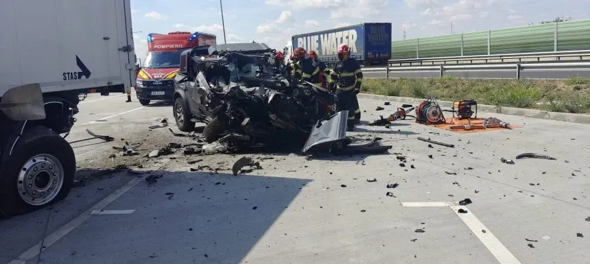 Accident mortal pe centura Timișoarei. Un șofer a intrat cu mașina sub un TIR parcat