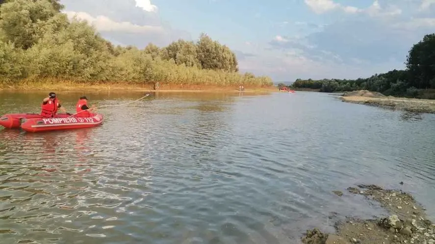 Doi tineri dispăruți în zona barajului Călimănești, găsiți morți în râul Siret